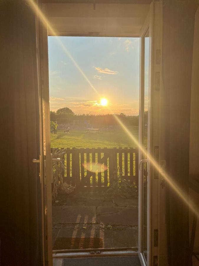 Liversedge Park View Cottage מראה חיצוני תמונה