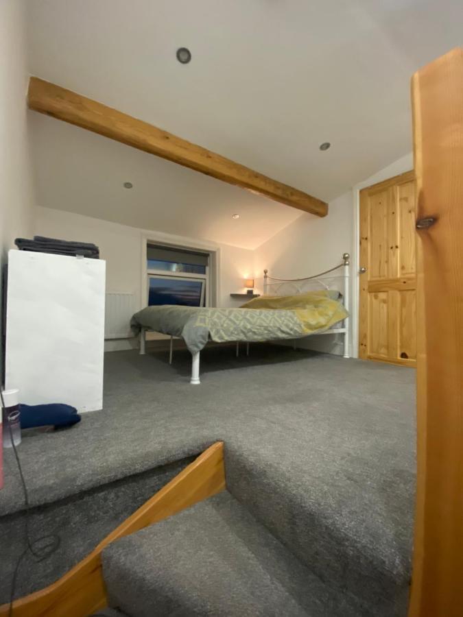 Liversedge Park View Cottage מראה חיצוני תמונה
