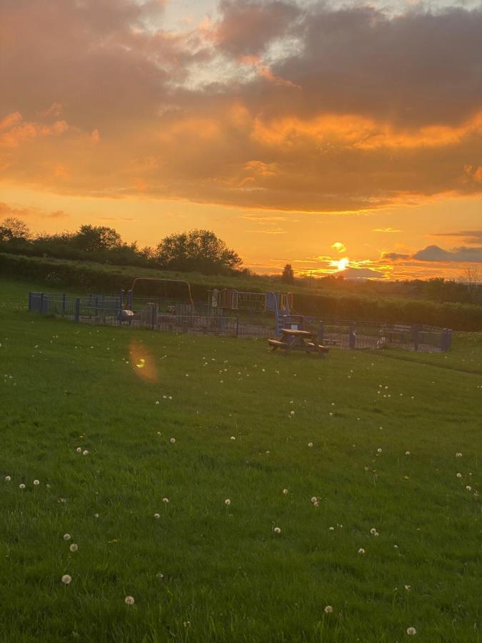 Liversedge Park View Cottage מראה חיצוני תמונה